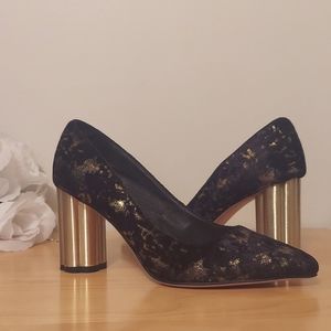 Melyann Pillar Black Velvet Gold Metallic Foil Scalloped Edge Gold Heels Size 7